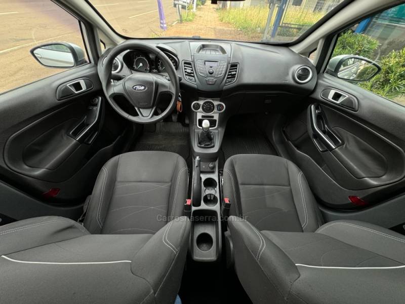 FORD - FIESTA - 2016/2017 - Prata - R$ 54.900,00