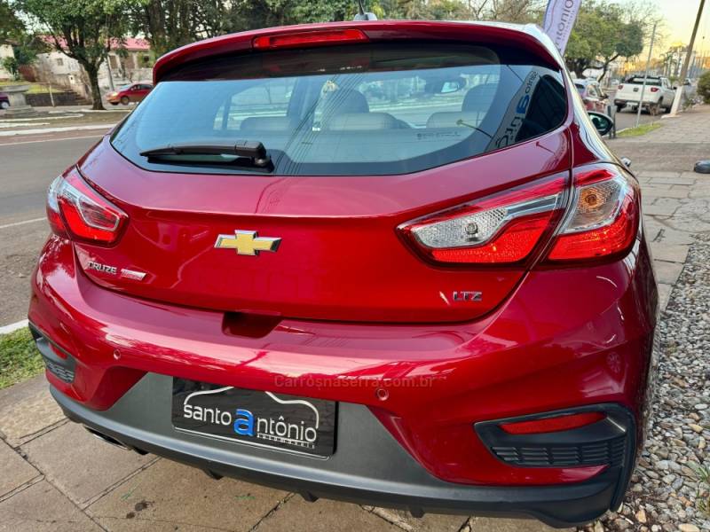 CHEVROLET - CRUZE - 2017/2017 - Vermelha - R$ 92.900,00