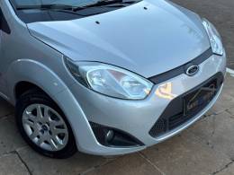 FORD - FIESTA - 2013/2013 - Prata - R$ 37.900,00