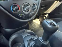 FORD - FOCUS - 2007/2008 - Prata - R$ 23.900,00