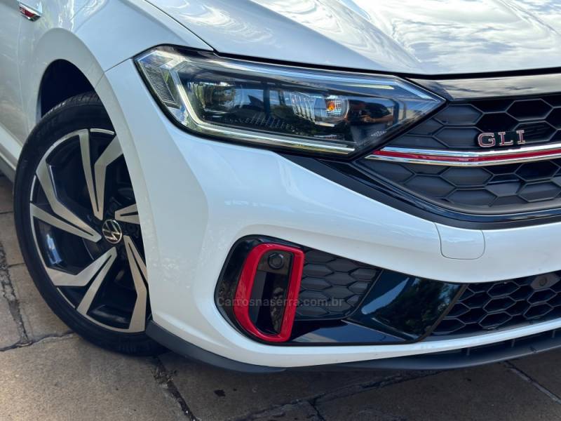 VOLKSWAGEN - JETTA - 2024/2024 - Branca - R$ 225.900,00