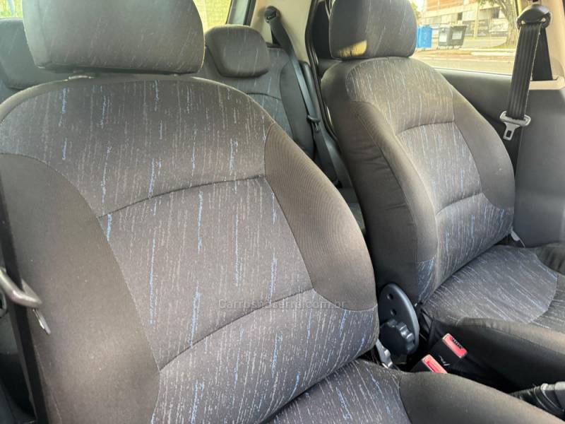 FIAT - PALIO - 2006/2007 - Prata - R$ 29.900,00