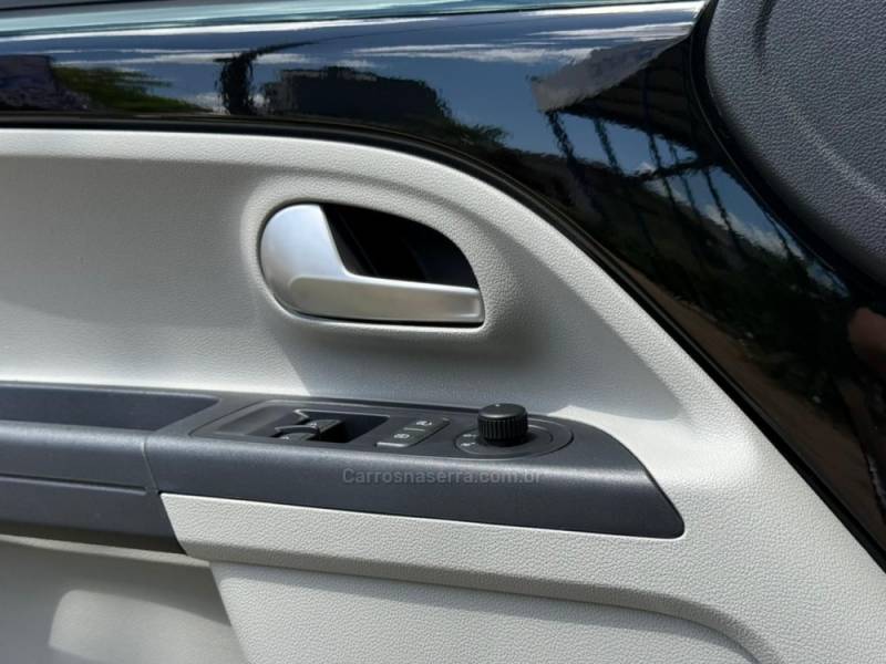 VOLKSWAGEN - UP - 2018/2018 - Preta - R$ 65.900,00