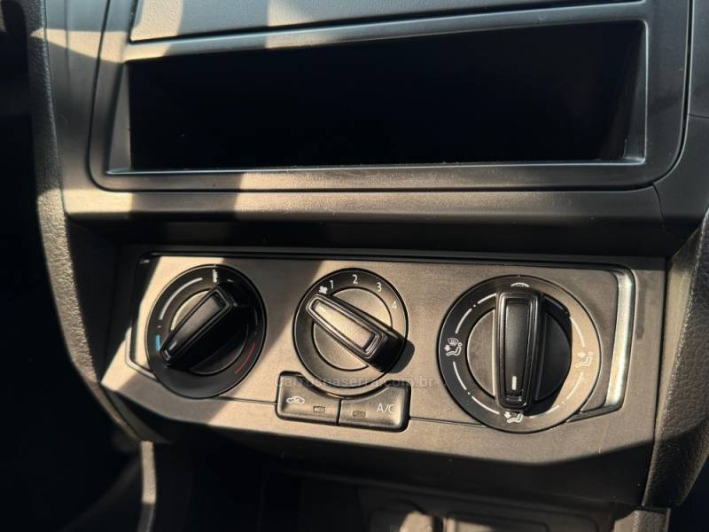 VOLKSWAGEN - SAVEIRO - 2021/2023 - Branca - R$ 61.900,00