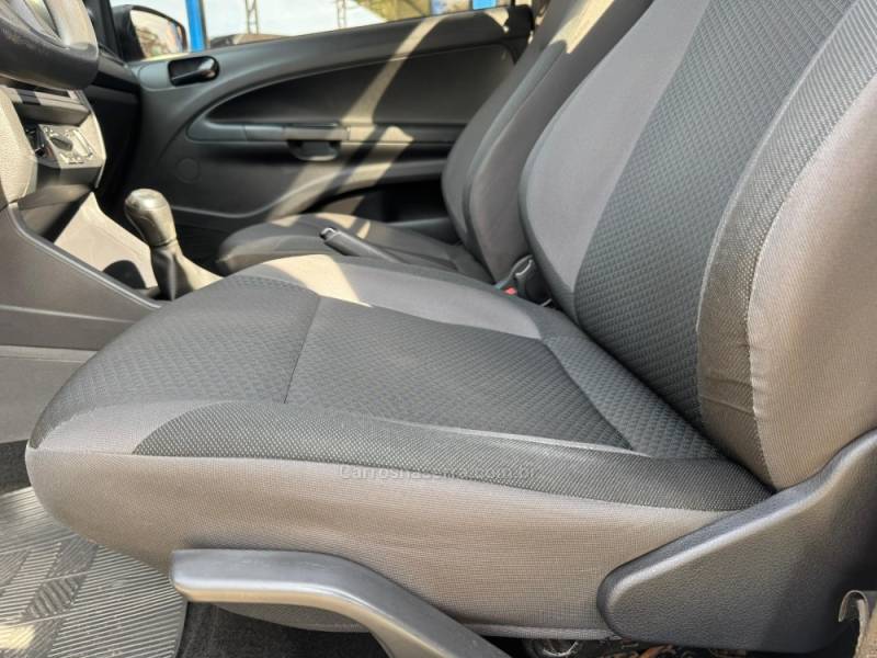 VOLKSWAGEN - SAVEIRO - 2021/2023 - Branca - R$ 61.900,00