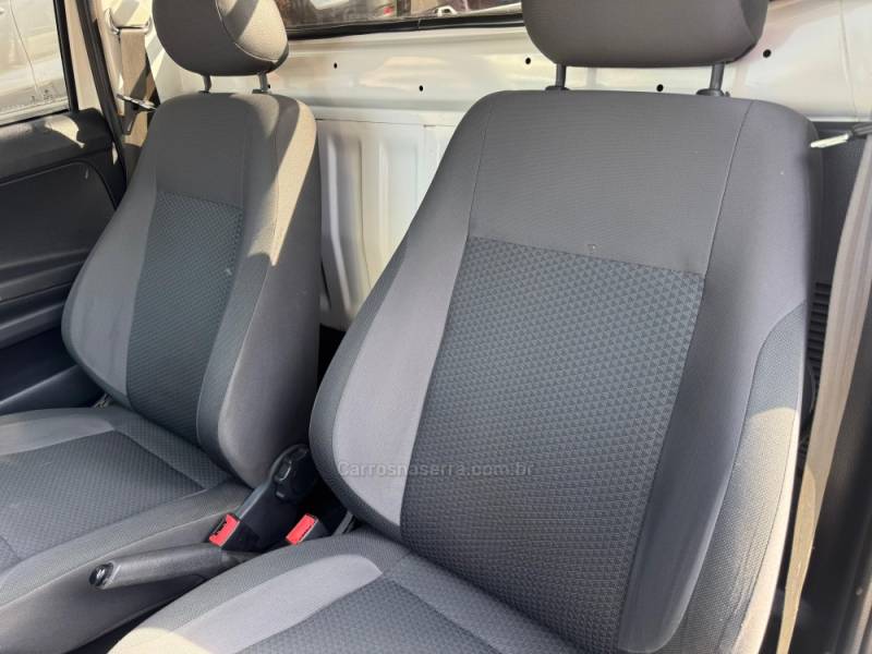 VOLKSWAGEN - SAVEIRO - 2021/2023 - Branca - R$ 61.900,00