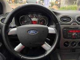 FORD - FOCUS - 2011/2012 - Prata - R$ 43.900,00