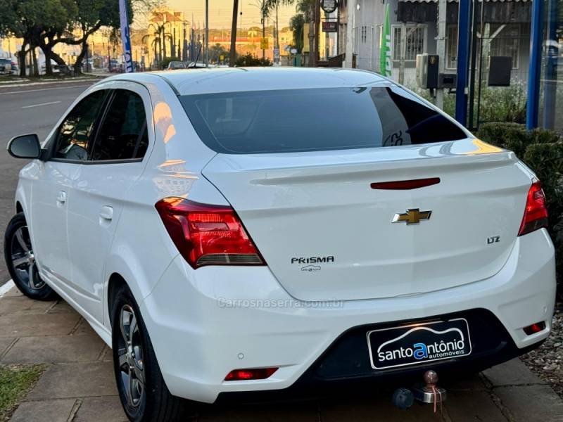 CHEVROLET - PRISMA - 2018/2019 - Branca - R$ 68.900,00