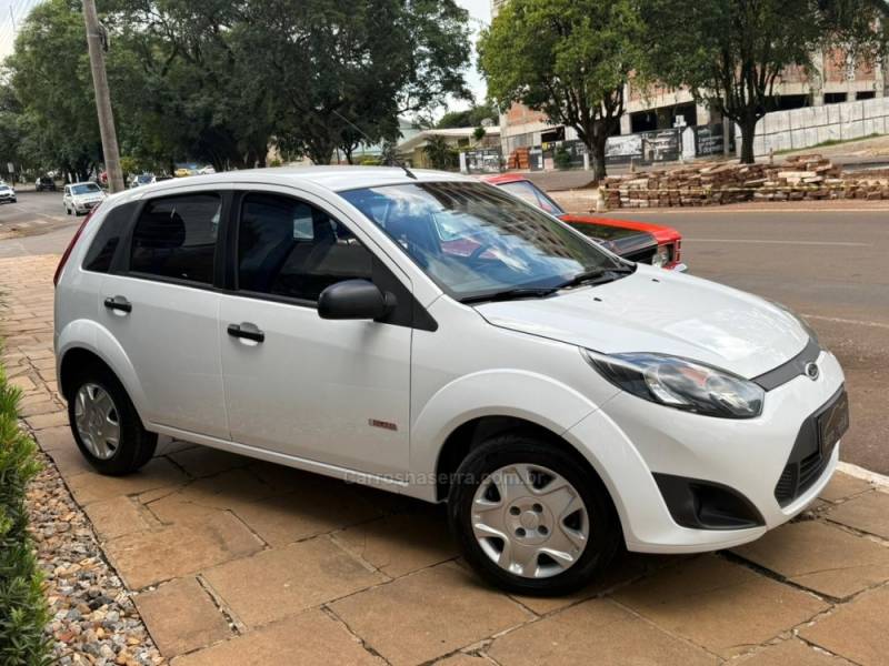 FORD - FIESTA - 2011/2012 - Branca - R$ 31.900,00