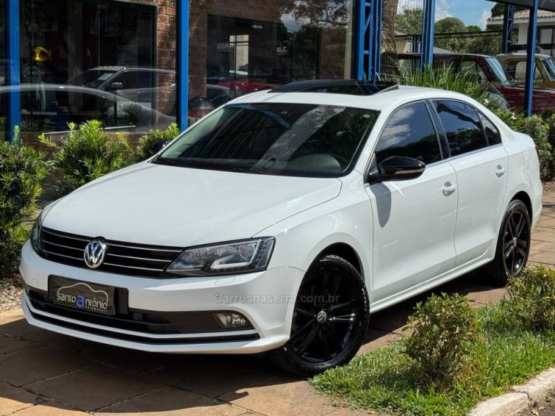 VOLKSWAGEN - JETTA - 2016/2016 - Branca - R$ 99.900,00