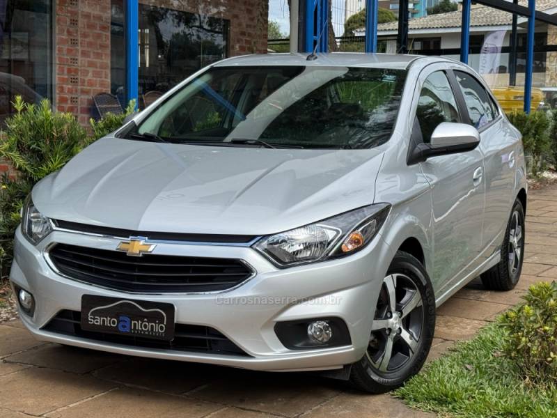 CHEVROLET - ONIX - 2017/2018 - Prata - R$ 67.900,00