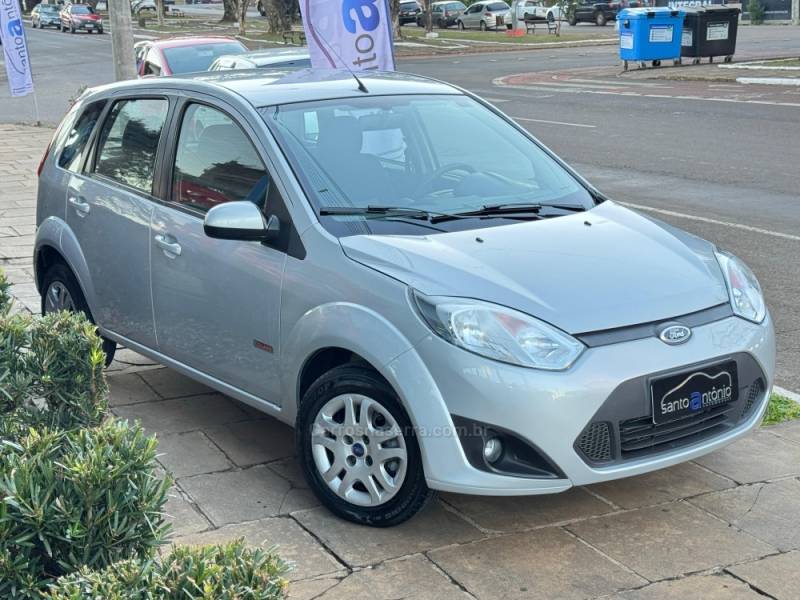 FORD - FIESTA - 2013/2013 - Prata - R$ 37.900,00