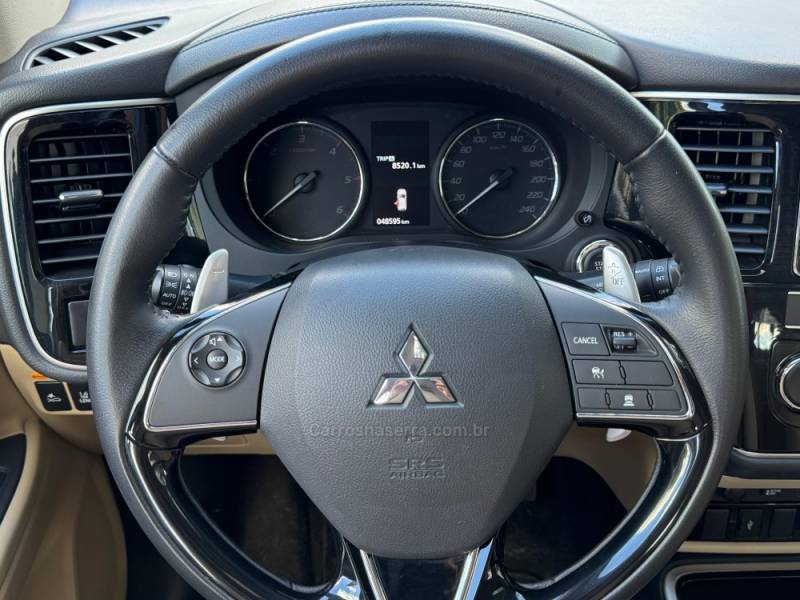 MITSUBISHI - OUTLANDER - 2018/2019 - Prata - R$ 159.900,00