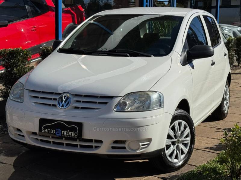 VOLKSWAGEN - FOX - 2004/2005 - Branca - R$ 27.900,00