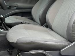 VOLKSWAGEN - SAVEIRO - 2013/2014 - Branca - R$ 46.900,00