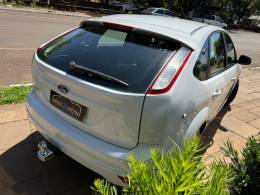 FORD - FOCUS - 2012/2013 - Branca - R$ 46.900,00