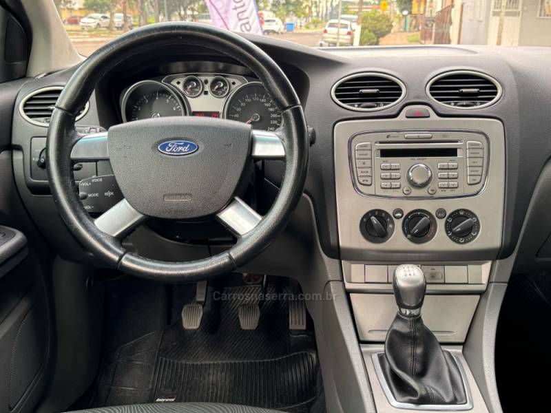 FORD - FOCUS - 2012/2012 - Branca - R$ 41.900,00