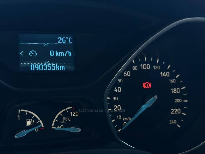 FORD - FOCUS - 2017/2018 - Branca - R$ 72.900,00