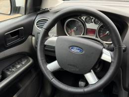 FORD - FOCUS - 2012/2013 - Branca - R$ 46.900,00