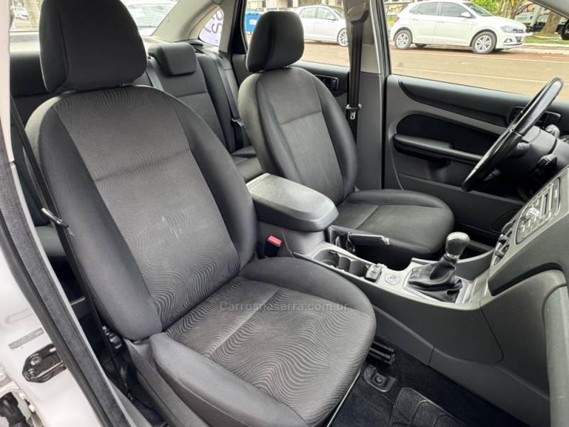 FORD - FOCUS - 2012/2012 - Branca - R$ 41.900,00