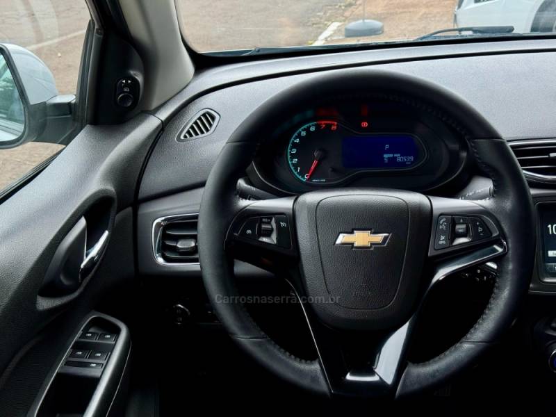 CHEVROLET - ONIX - 2017/2018 - Prata - R$ 67.900,00