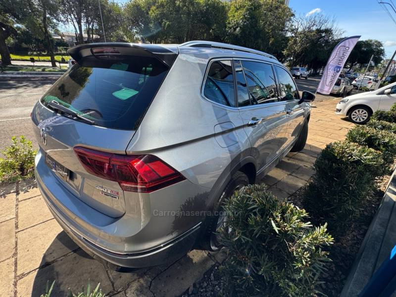 VOLKSWAGEN - TIGUAN - 2018/2019 - Prata - R$ 149.900,00