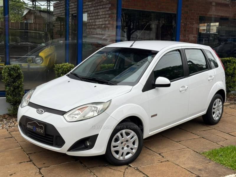FORD - FIESTA - 2012/2013 - Branca - R$ 34.900,00
