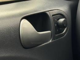 VOLKSWAGEN - SAVEIRO - 2015/2015 - Preta - Sob Consulta