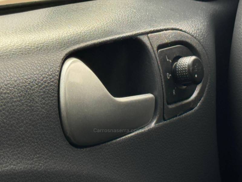 VOLKSWAGEN - SAVEIRO - 2015/2015 - Preta - Sob Consulta