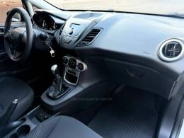 FORD - FIESTA - 2017/2017 - Prata - R$ 49.900,00