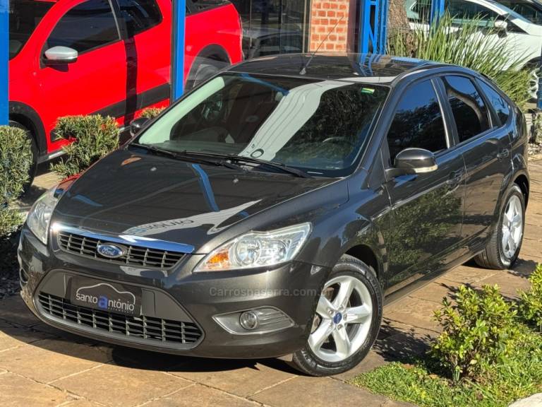 FORD - FOCUS - 2013/2013 - Cinza - R$ 45.900,00
