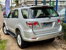 TOYOTA - HILUX SW4 - 2014/2015 - Prata - R$ 117.900,00