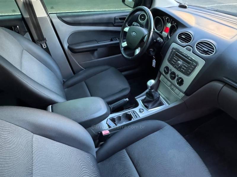 FORD - FOCUS - 2013/2013 - Cinza - R$ 45.900,00