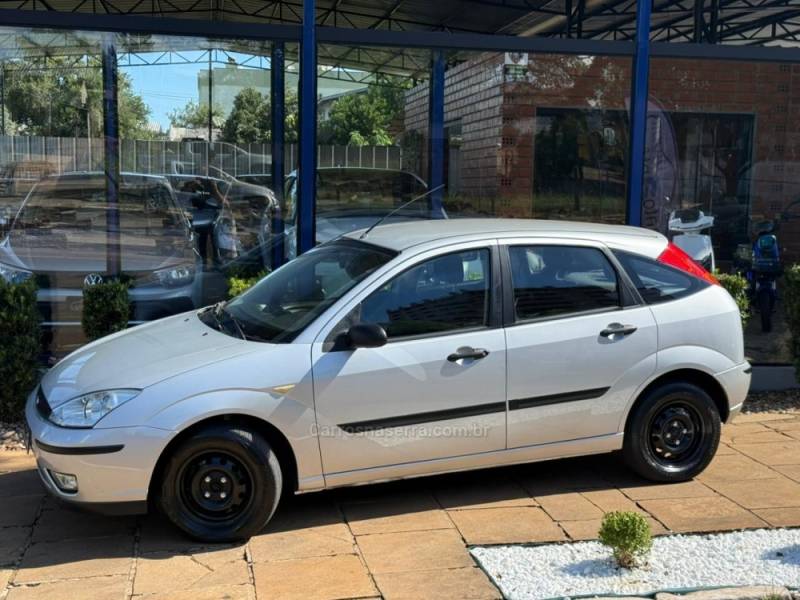 FORD - FOCUS - 2007/2008 - Prata - R$ 23.900,00