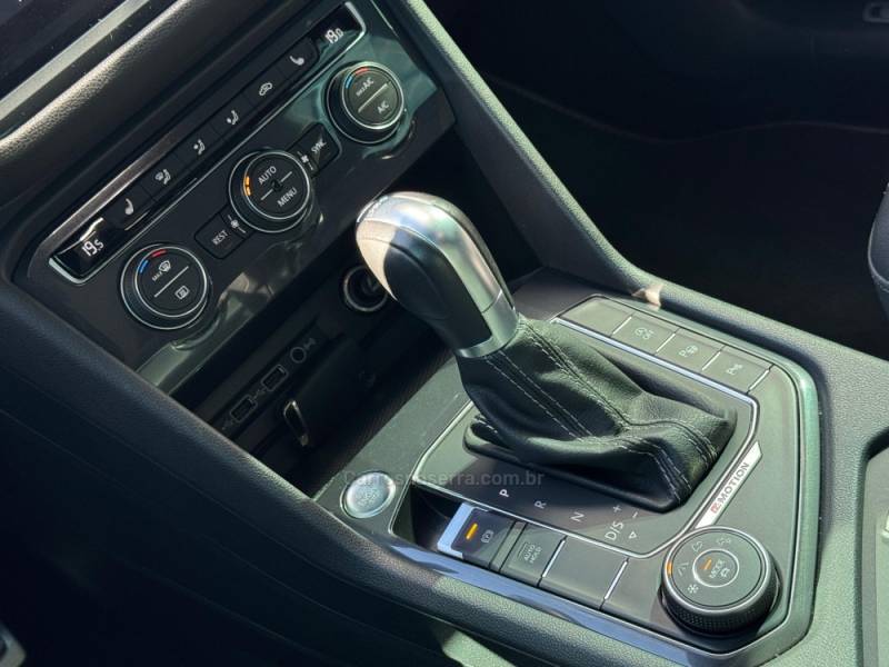 VOLKSWAGEN - TIGUAN - 2018/2019 - Prata - R$ 149.900,00