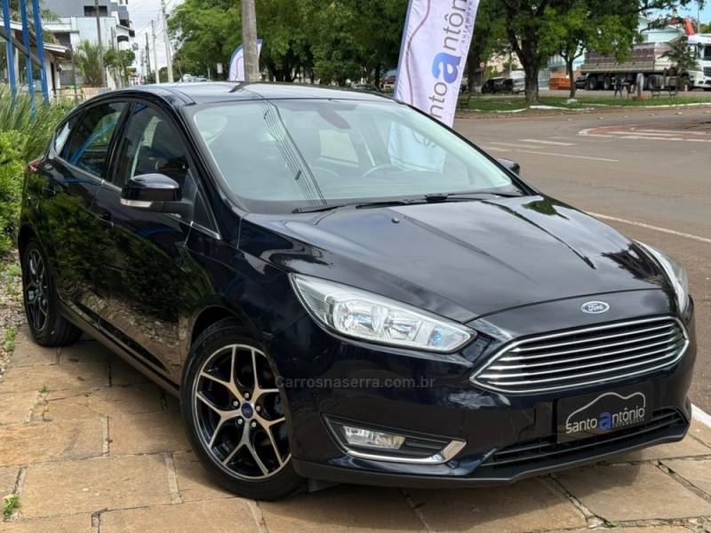FORD - FOCUS - 2015/2016 - Preta - R$ 64.900,00