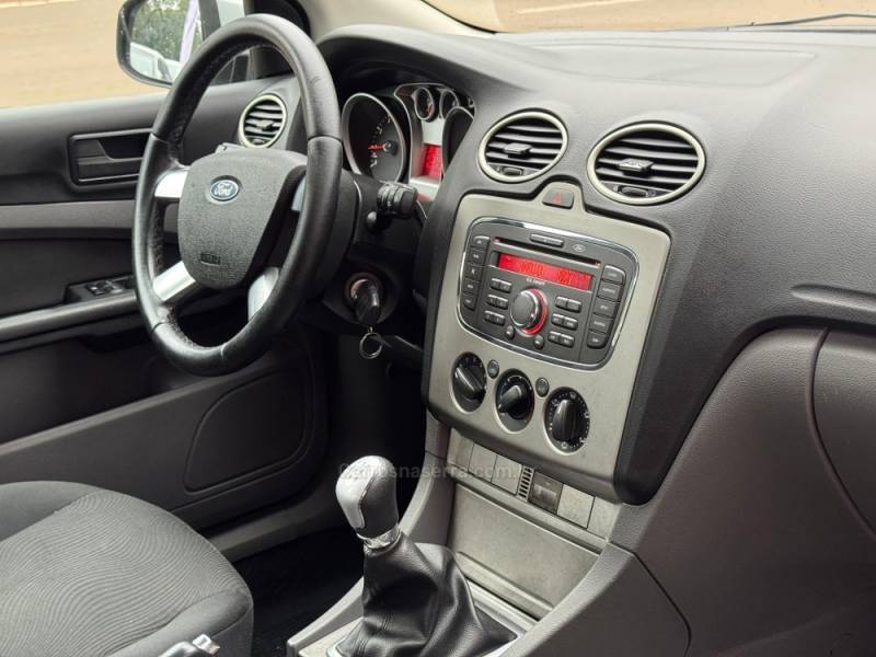 FORD - FOCUS - 2011/2012 - Prata - R$ 43.900,00
