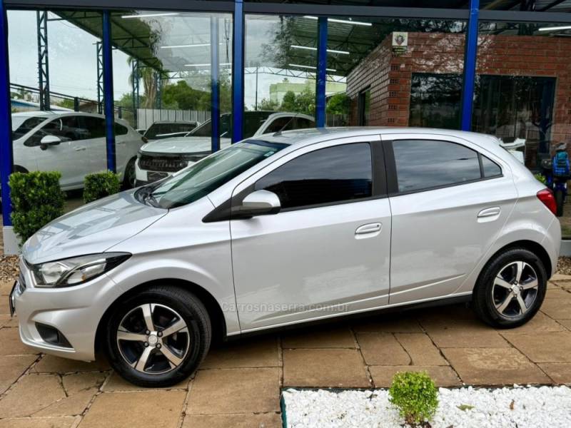 CHEVROLET - ONIX - 2017/2018 - Prata - R$ 65.900,00