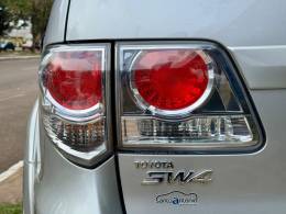 TOYOTA - HILUX SW4 - 2014/2015 - Prata - R$ 117.900,00