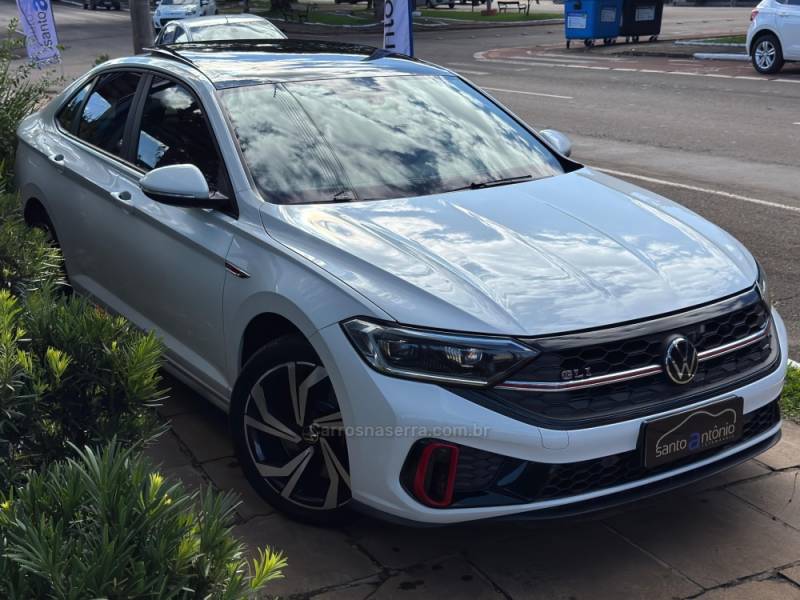 VOLKSWAGEN - JETTA - 2024/2024 - Branca - R$ 225.900,00