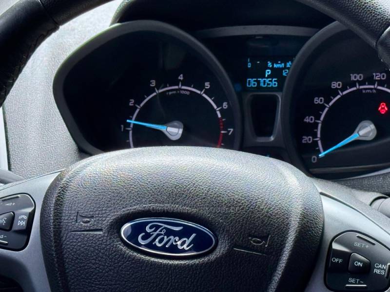 FORD - ECOSPORT - 2016/2017 - Branca - R$ 59.900,00