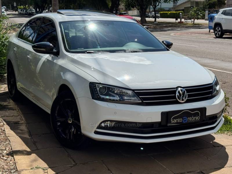 VOLKSWAGEN - JETTA - 2016/2016 - Branca - R$ 99.900,00
