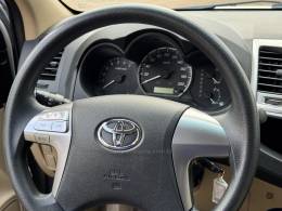 TOYOTA - HILUX SW4 - 2014/2015 - Prata - R$ 117.900,00