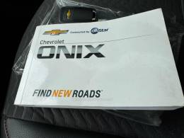 CHEVROLET - ONIX - 2017/2018 - Prata - R$ 67.900,00