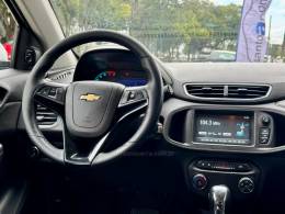 CHEVROLET - ONIX - 2017/2018 - Prata - R$ 67.900,00