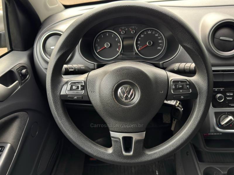 VOLKSWAGEN - SAVEIRO - 2015/2015 - Preta - Sob Consulta
