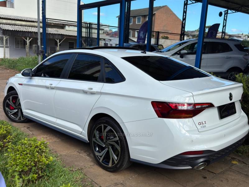VOLKSWAGEN - JETTA - 2024/2024 - Branca - R$ 225.900,00