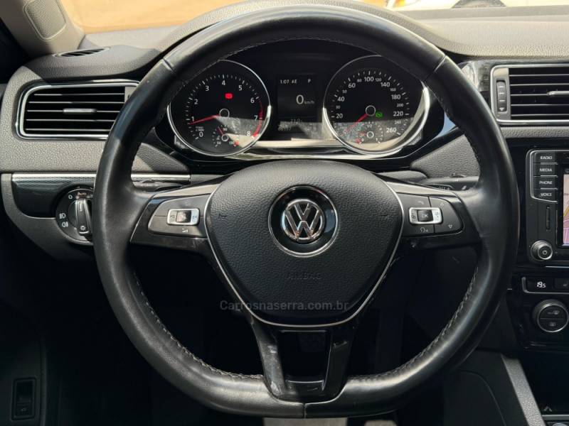 VOLKSWAGEN - JETTA - 2016/2016 - Branca - R$ 99.900,00