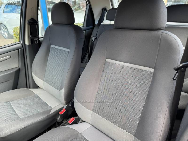 CHEVROLET - CELTA - 2014/2015 - Branca - R$ 35.900,00