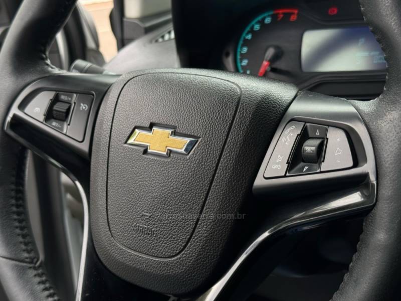 CHEVROLET - ONIX - 2017/2018 - Prata - R$ 67.900,00